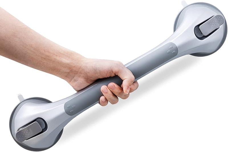 Barre d'appui à ventouse fixée sur la paroi d'une douche