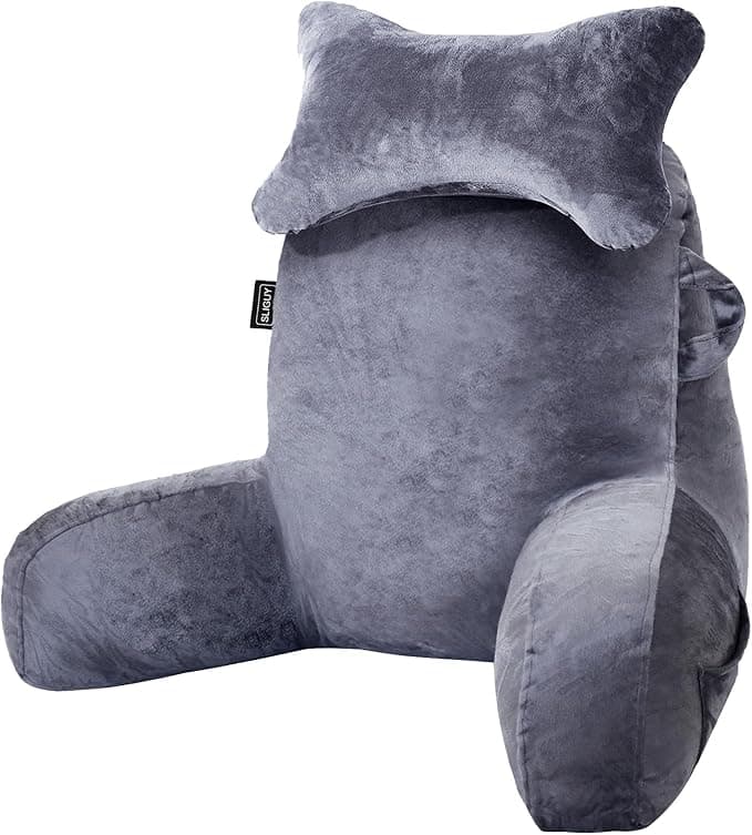Coussin dossier de maintien posé sur un lit