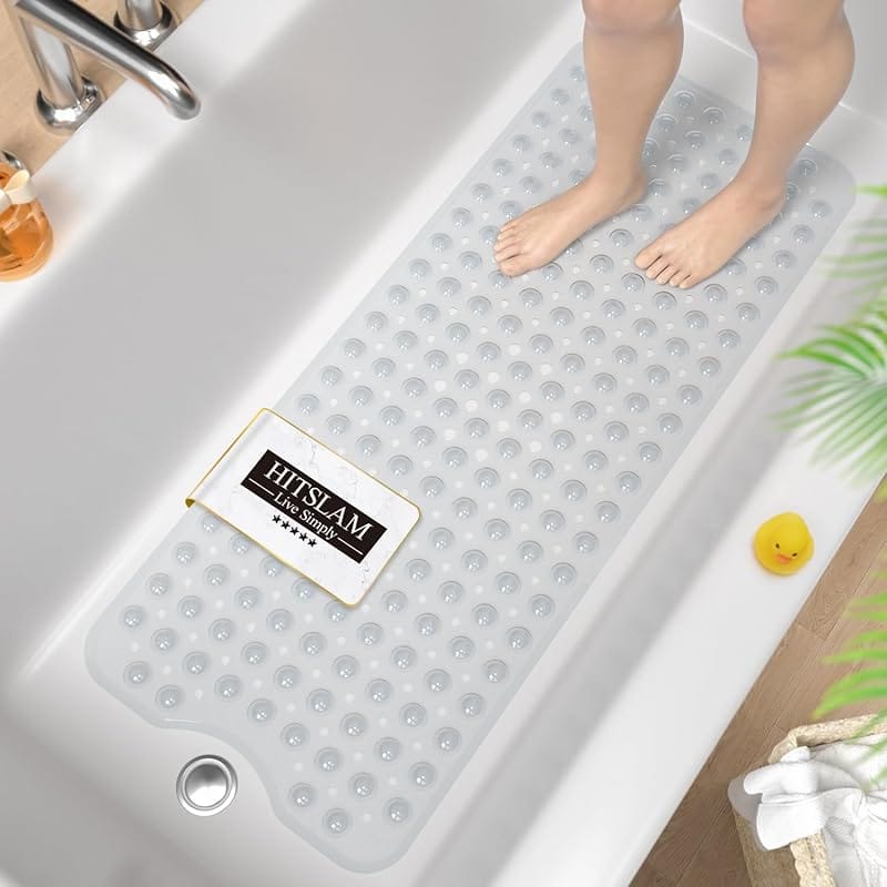 Tapis antidérapant à ventouses au fond d'une baignoire